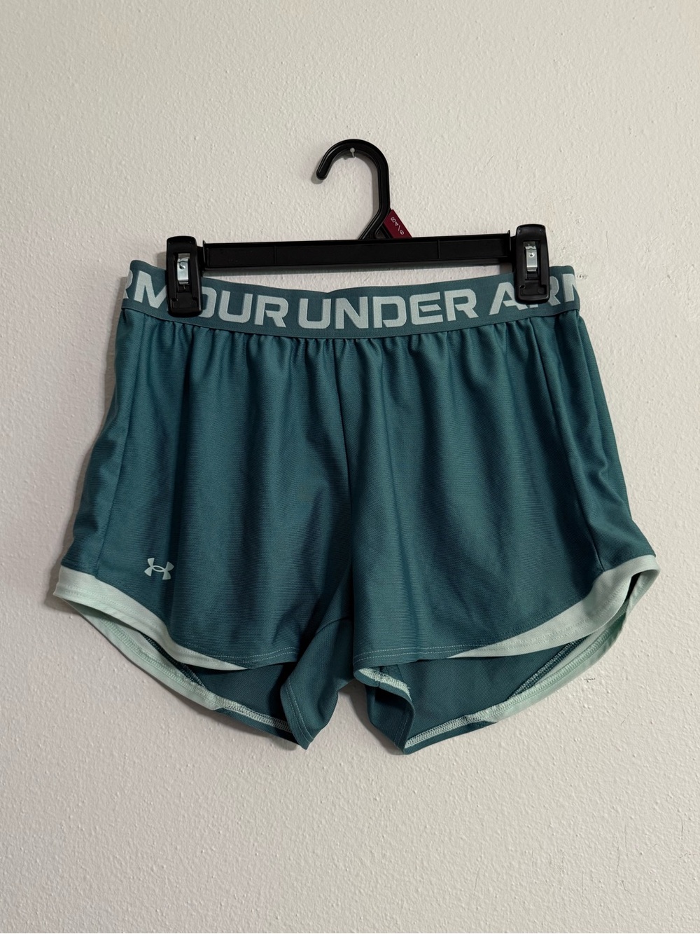 Under Armour •  Teal Performance Shorts • Womens Medium •• worn few times
